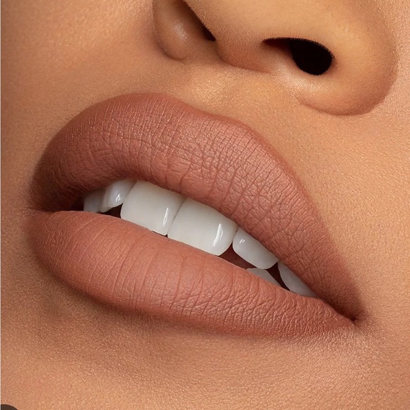 Jaclyn Cosmetics: Lip Gloss, Poutspoken Liquid Lipstick &Accent highlighter - Picture 6 of 12